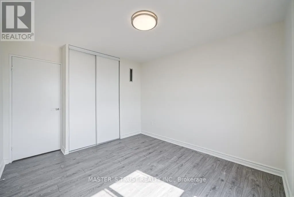 1110 - 260 SENECA HILL DRIVE