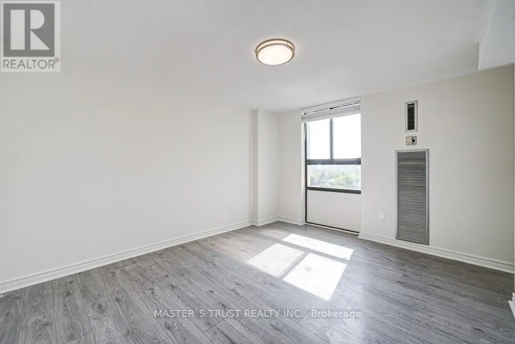 1110 - 260 SENECA HILL DRIVE