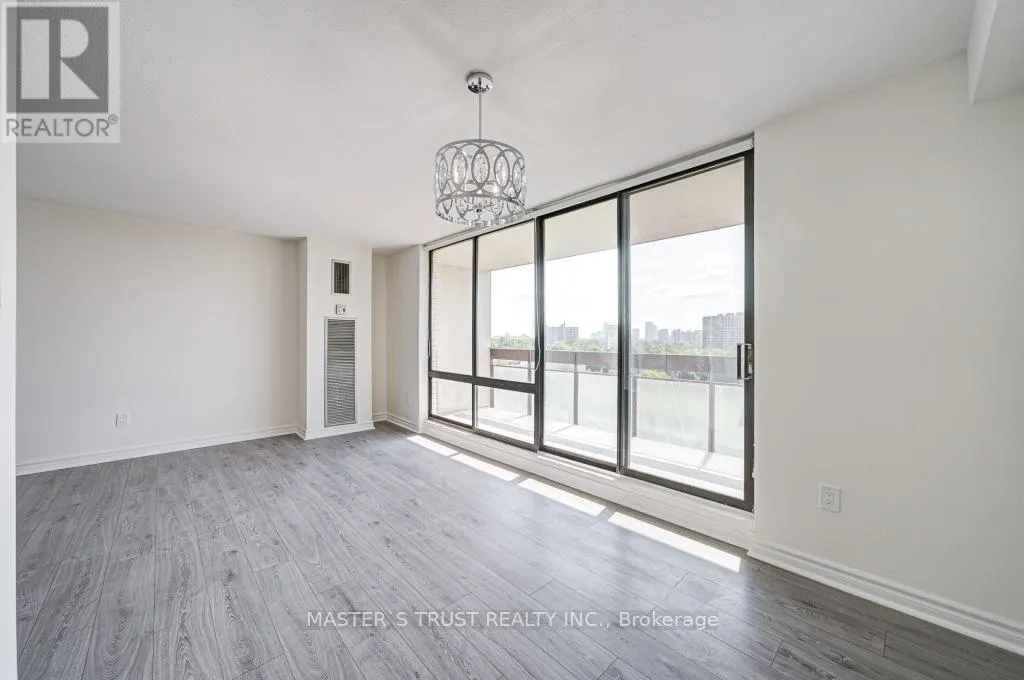 1110 - 260 SENECA HILL DRIVE