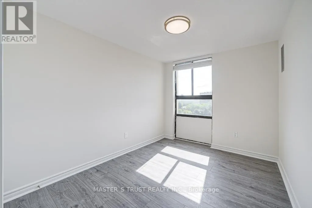 1110 - 260 SENECA HILL DRIVE