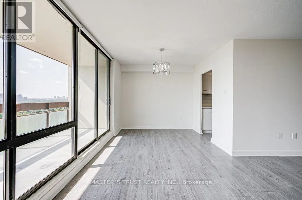 1110 - 260 SENECA HILL DRIVE