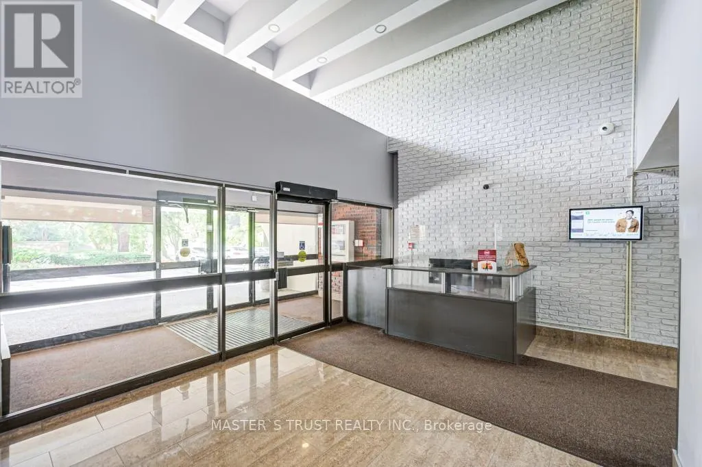 1110 - 260 SENECA HILL DRIVE