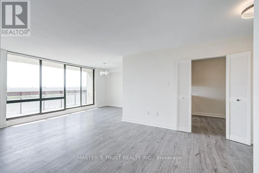 1110 - 260 SENECA HILL DRIVE