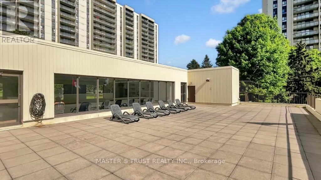 1110 - 260 SENECA HILL DRIVE