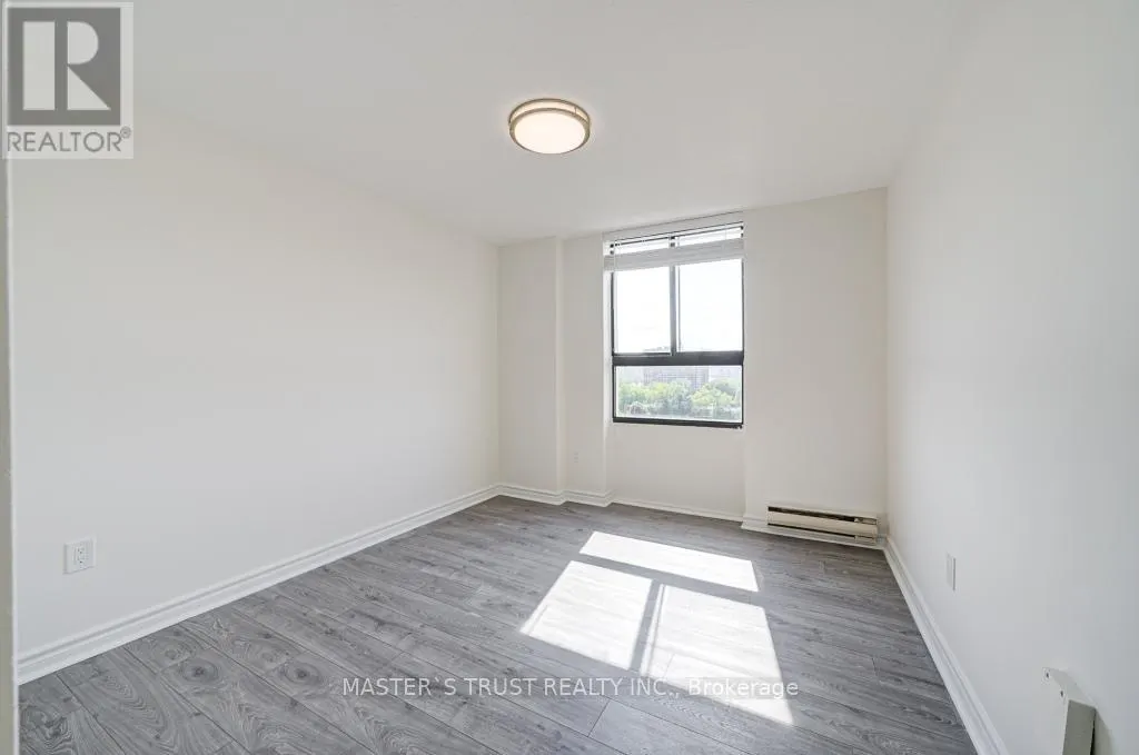 1110 - 260 SENECA HILL DRIVE