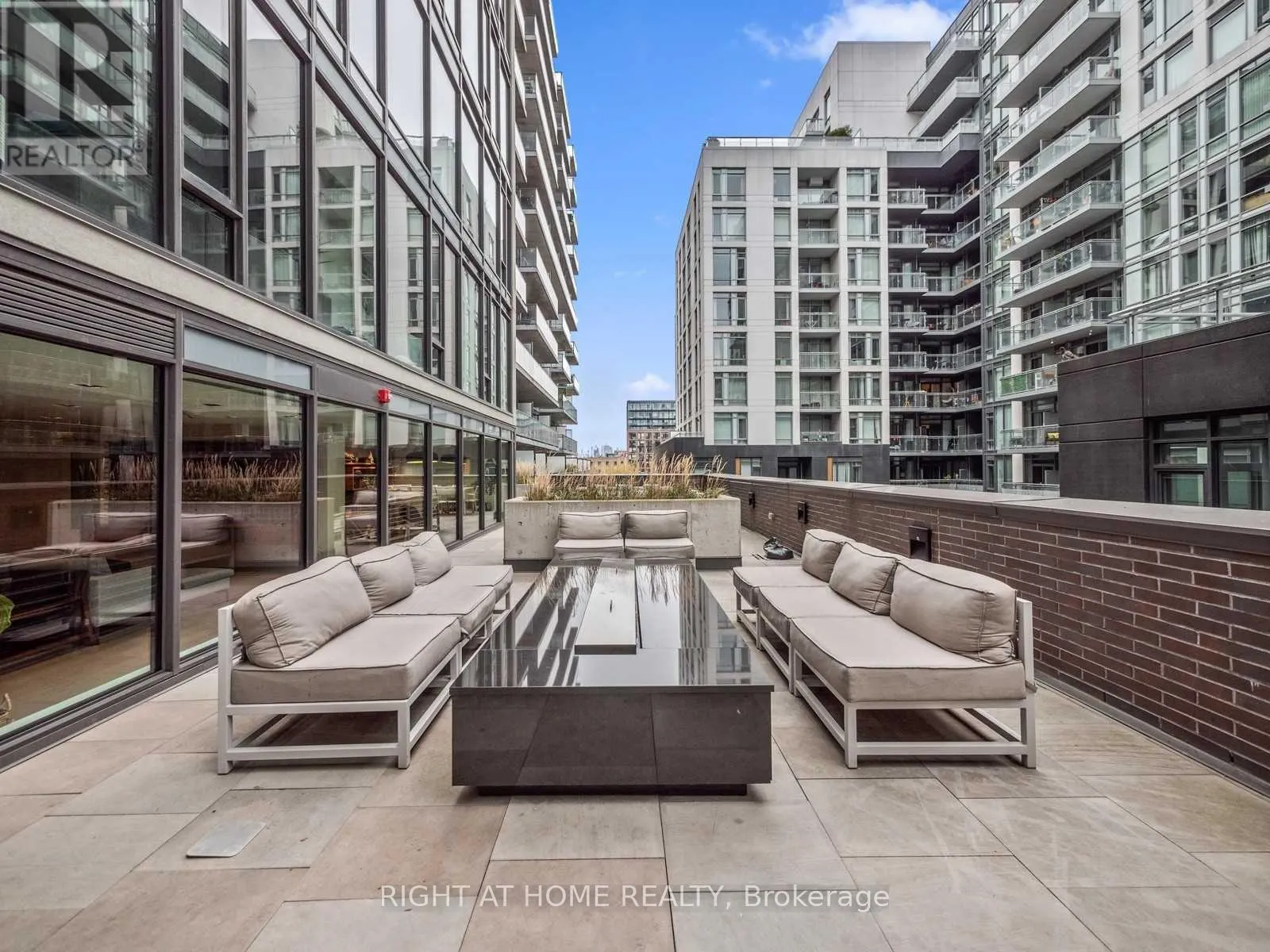 1205 - 111 BATHURST STREET