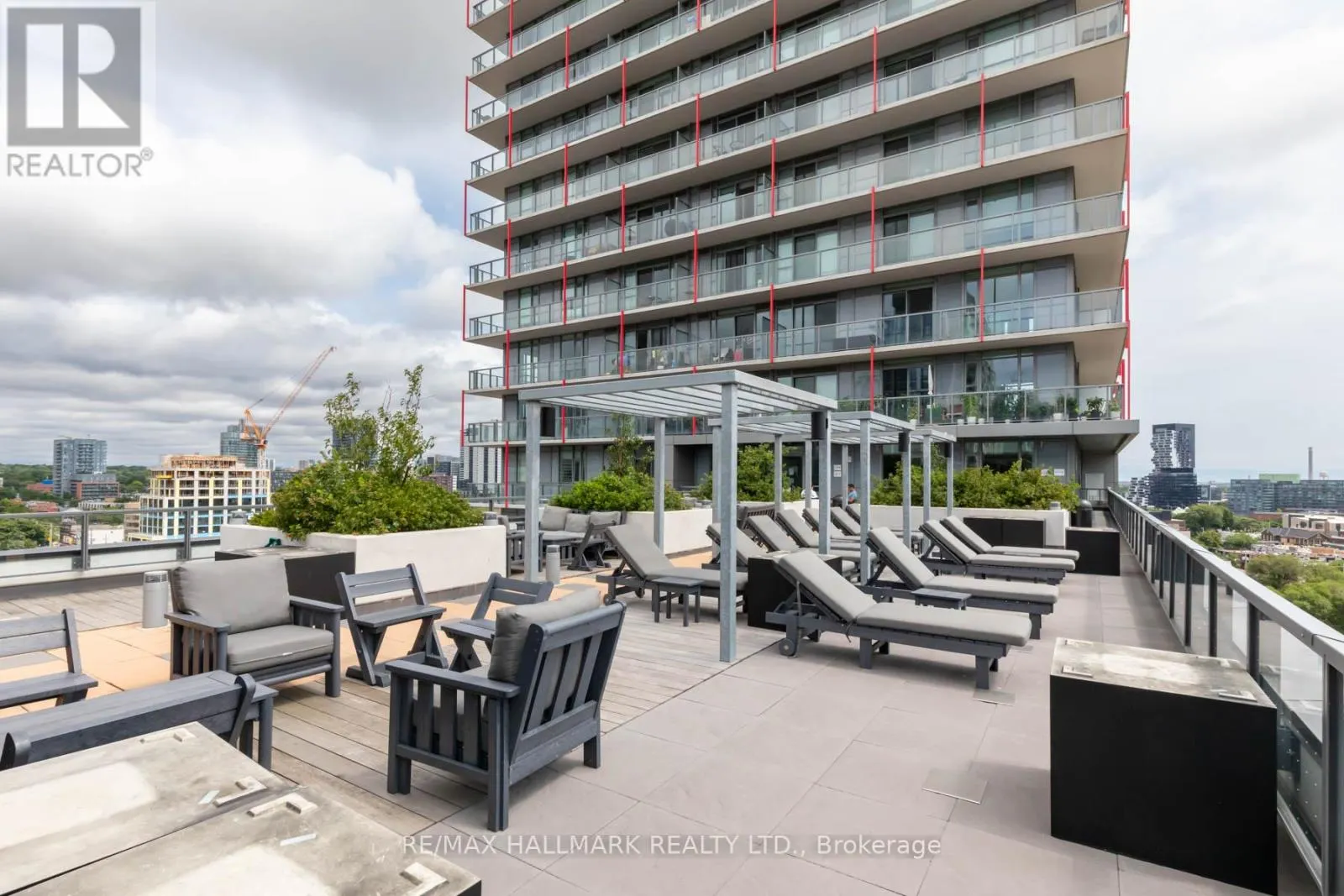 816 - 120 PARLIAMENT STREET