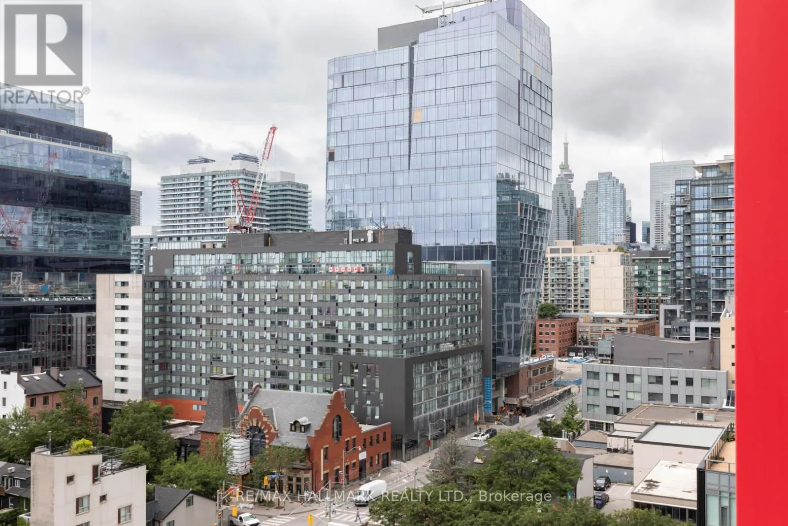 816 - 120 PARLIAMENT STREET