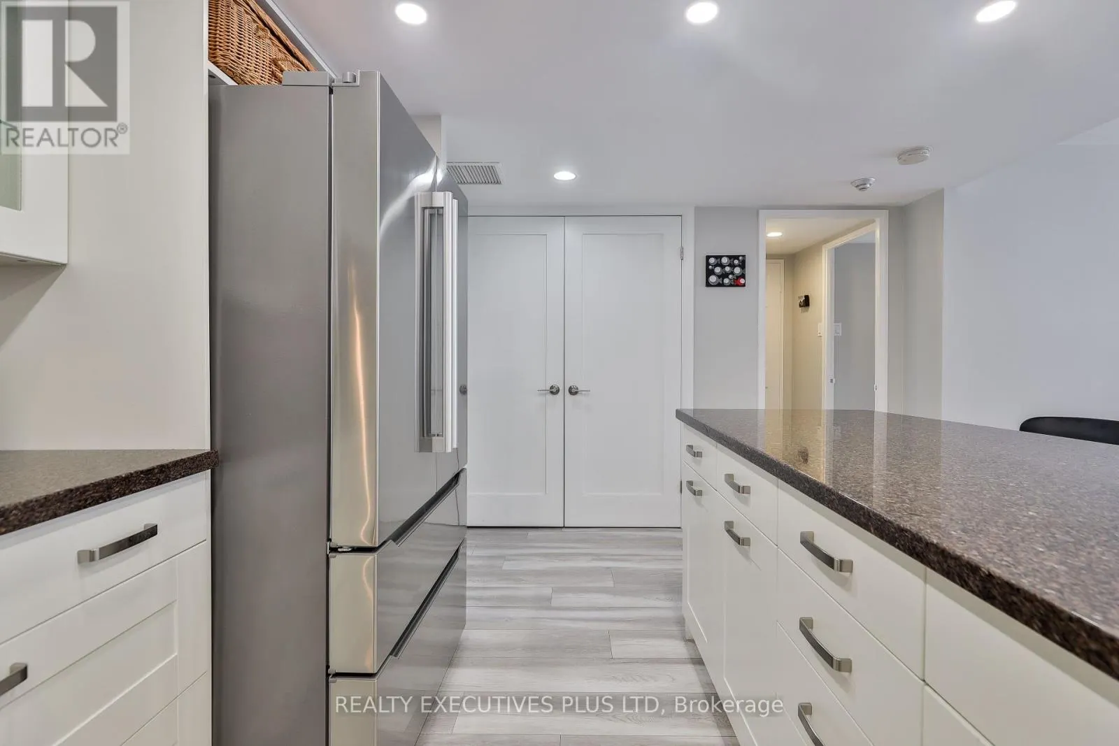 811 - 701 KING STREET W