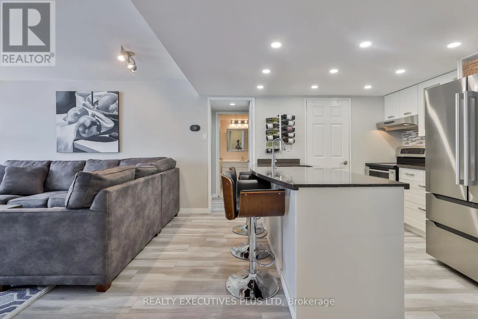811 - 701 KING STREET W