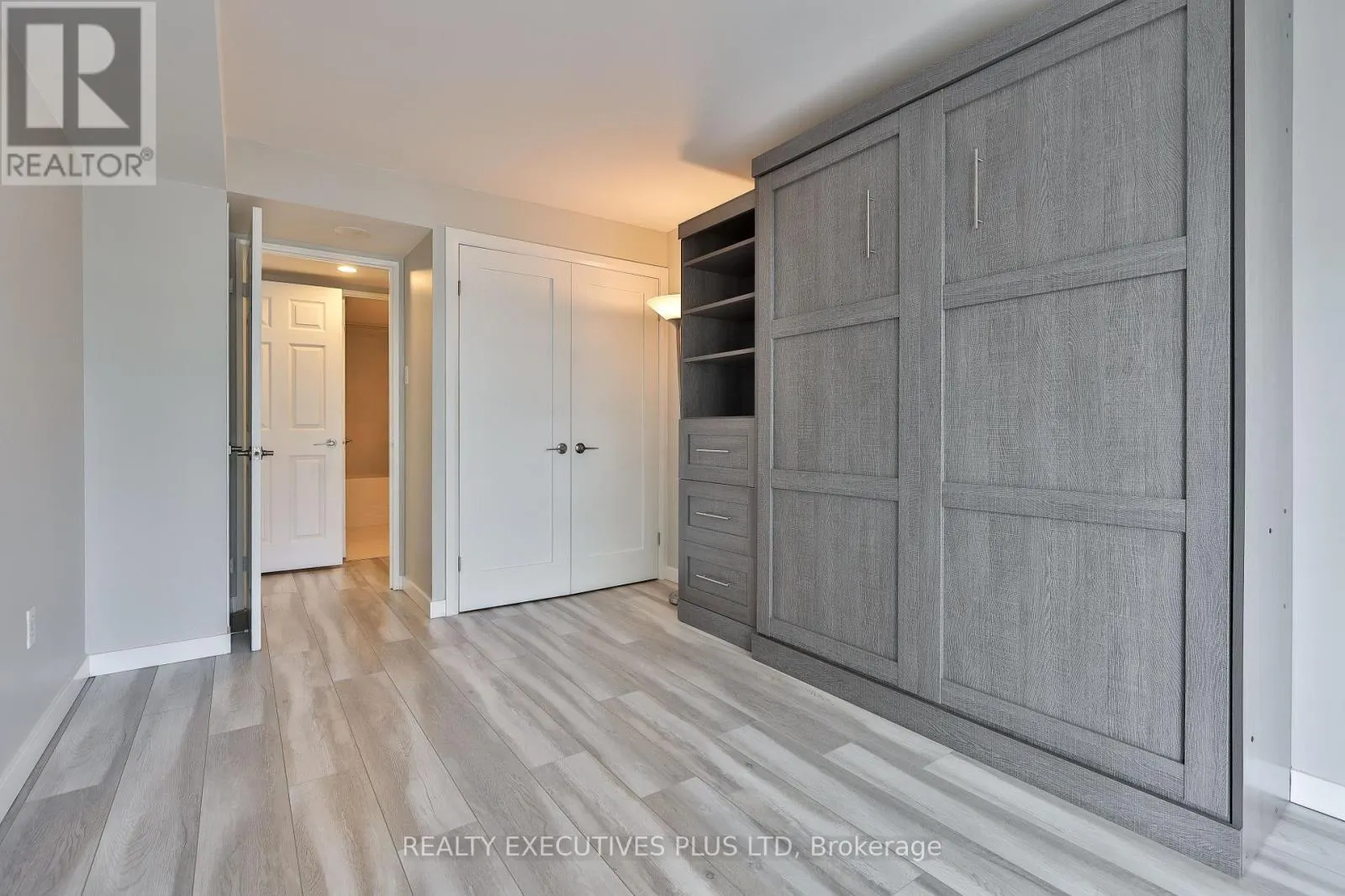 811 - 701 KING STREET W
