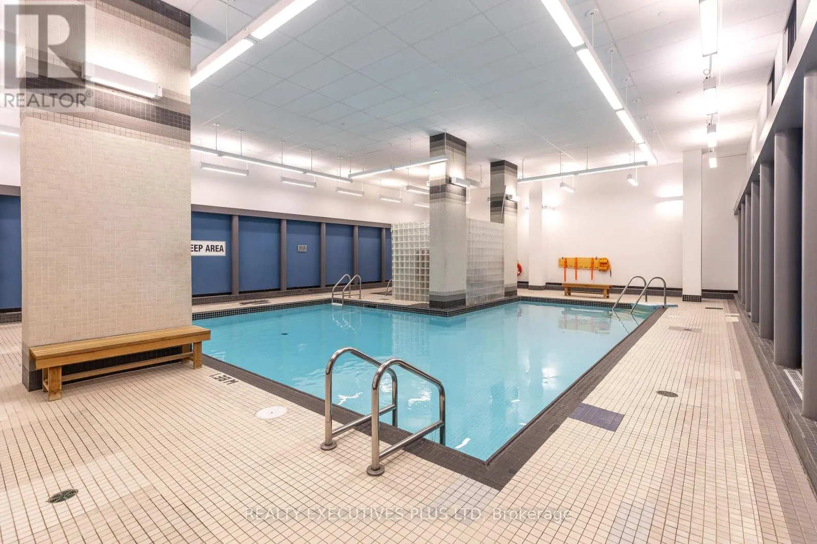 811 - 701 KING STREET W