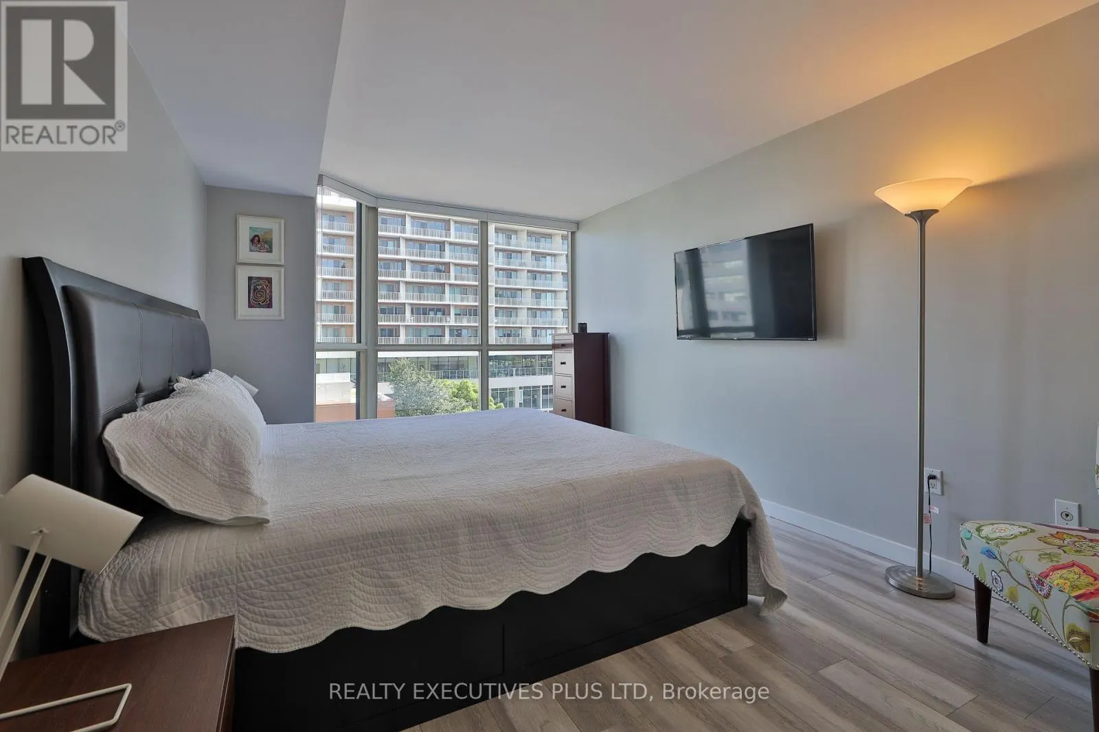811 - 701 KING STREET W
