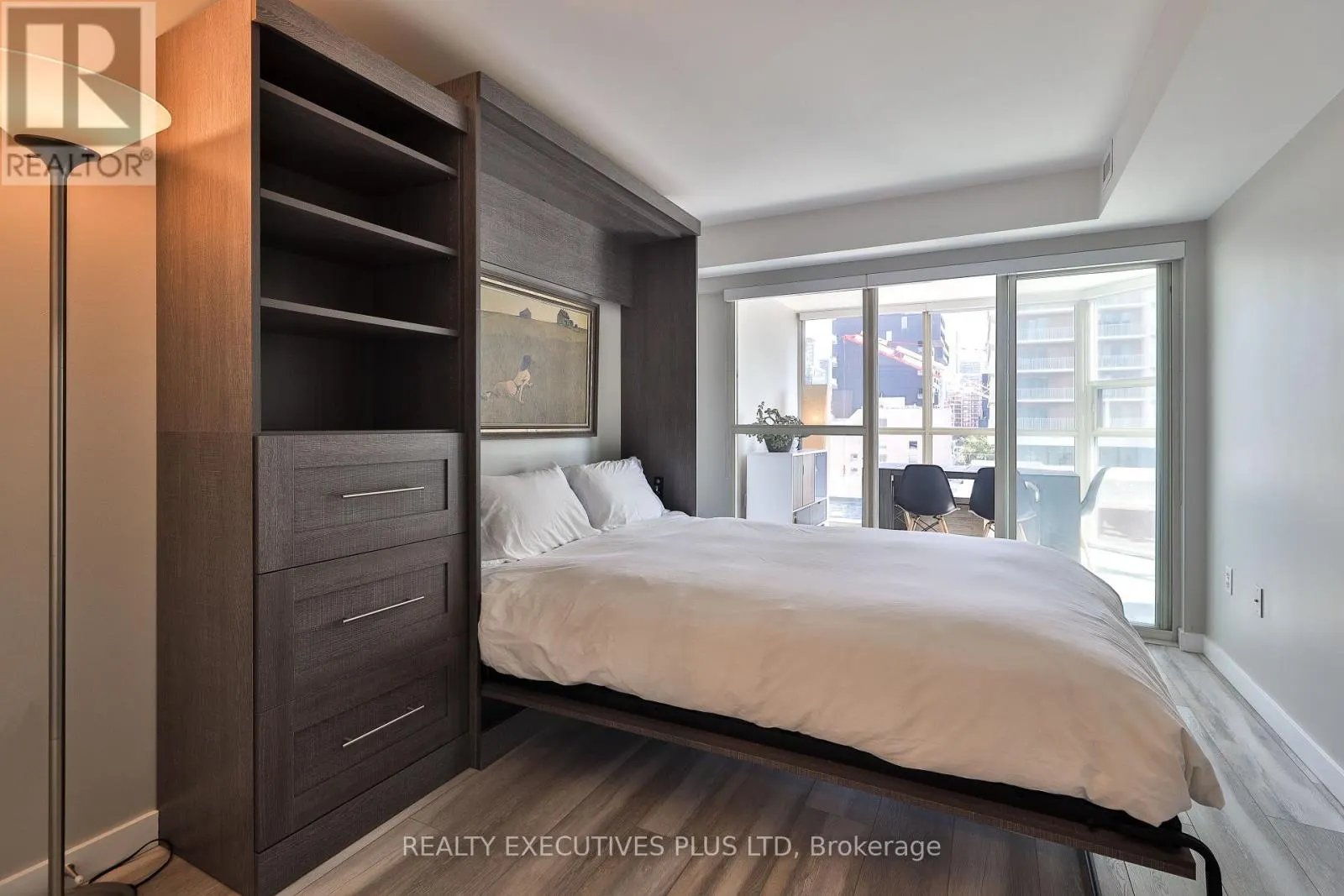 811 - 701 KING STREET W