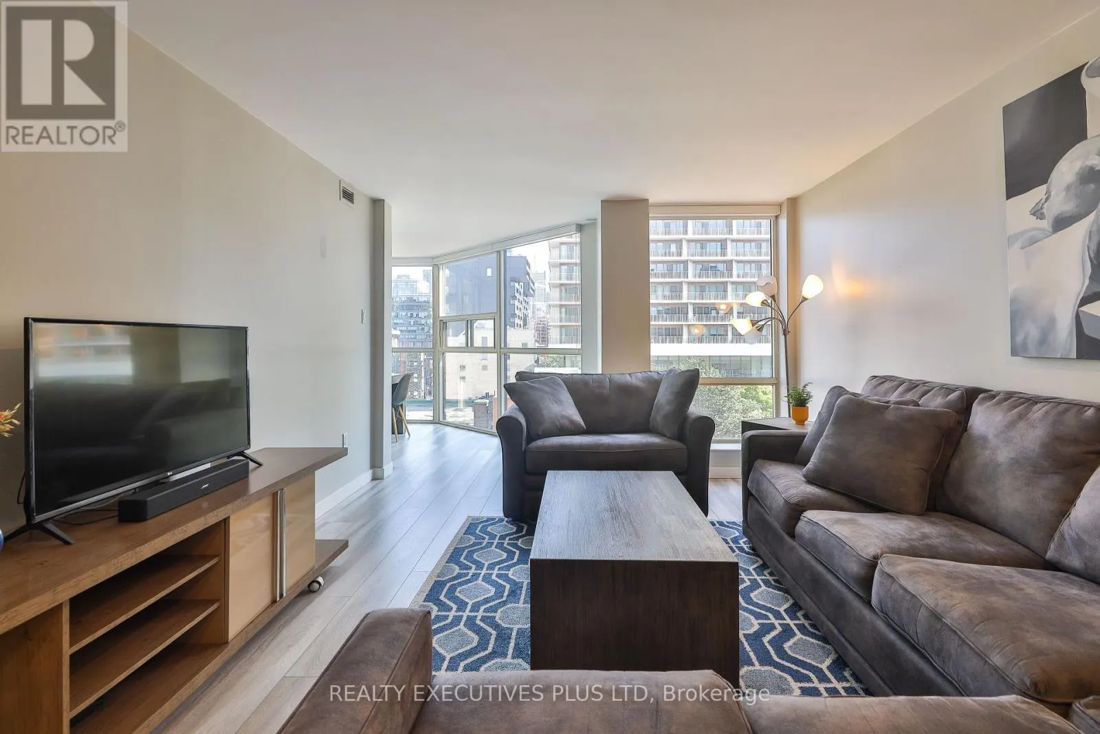 811 - 701 KING STREET W