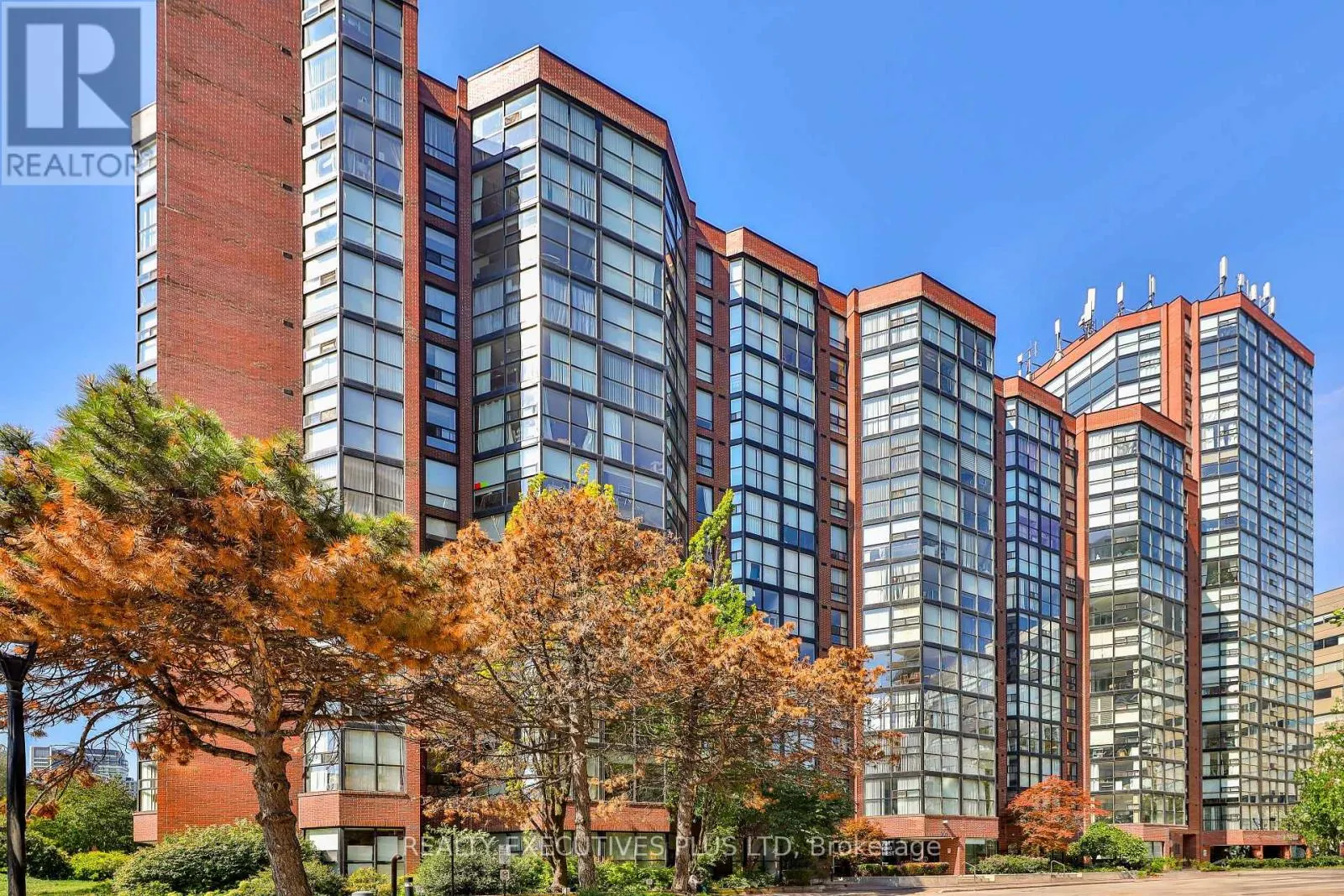 811 - 701 KING STREET W