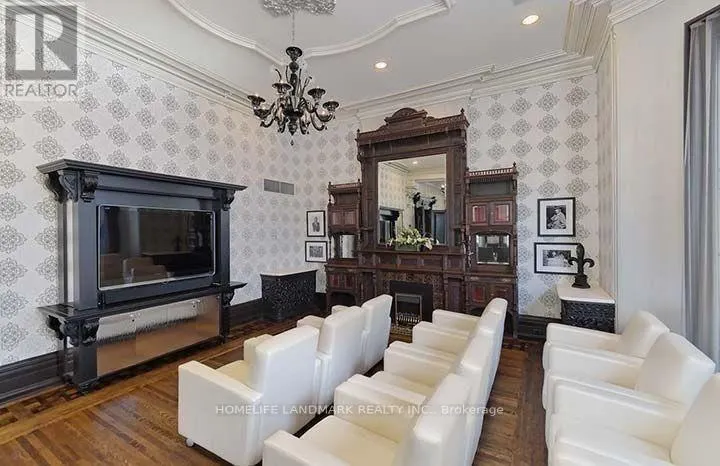 305 - 28 LINDEN STREET