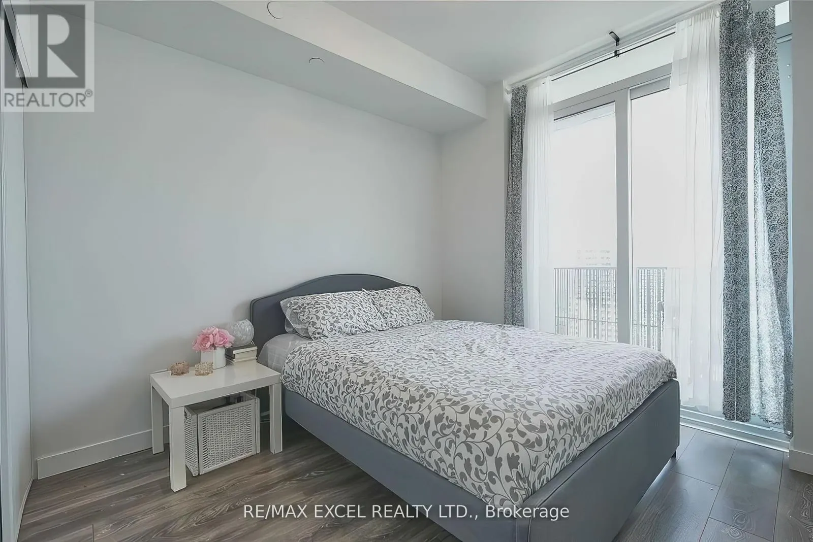 3209 - 8 EGLINTON AVENUE E