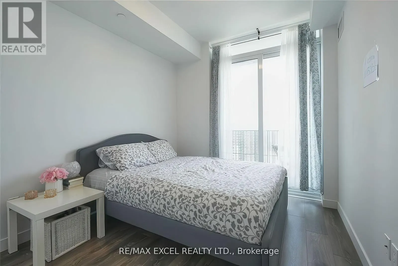 3209 - 8 EGLINTON AVENUE E