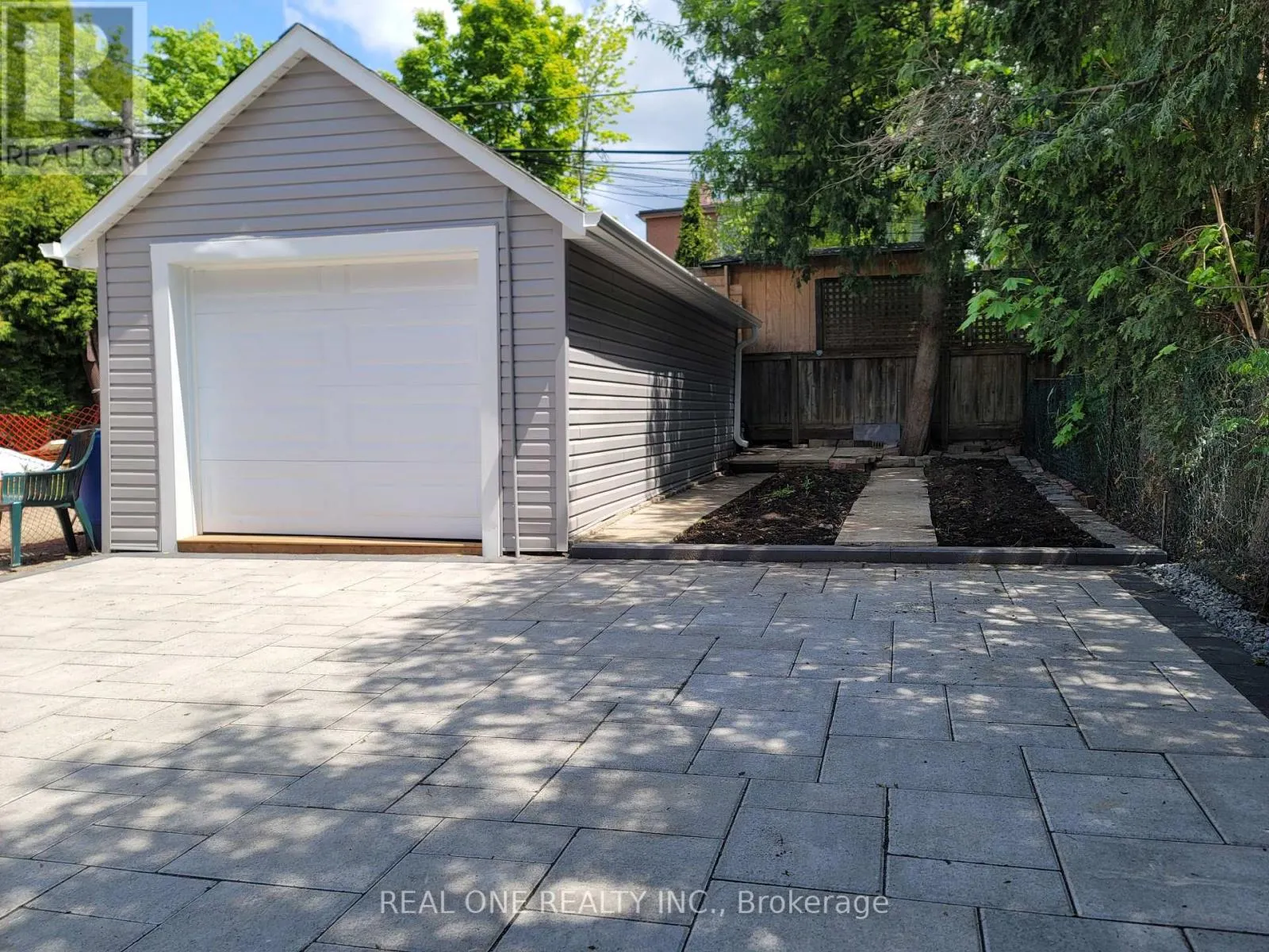 157 GLENHOLME AVENUE