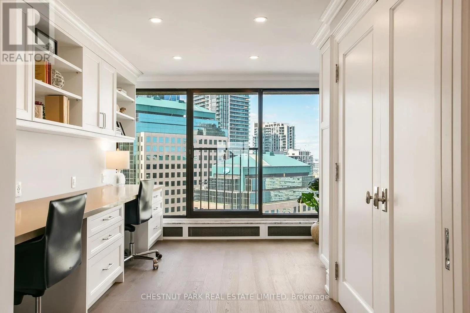 3011 - 55 HARBOUR SQUARE