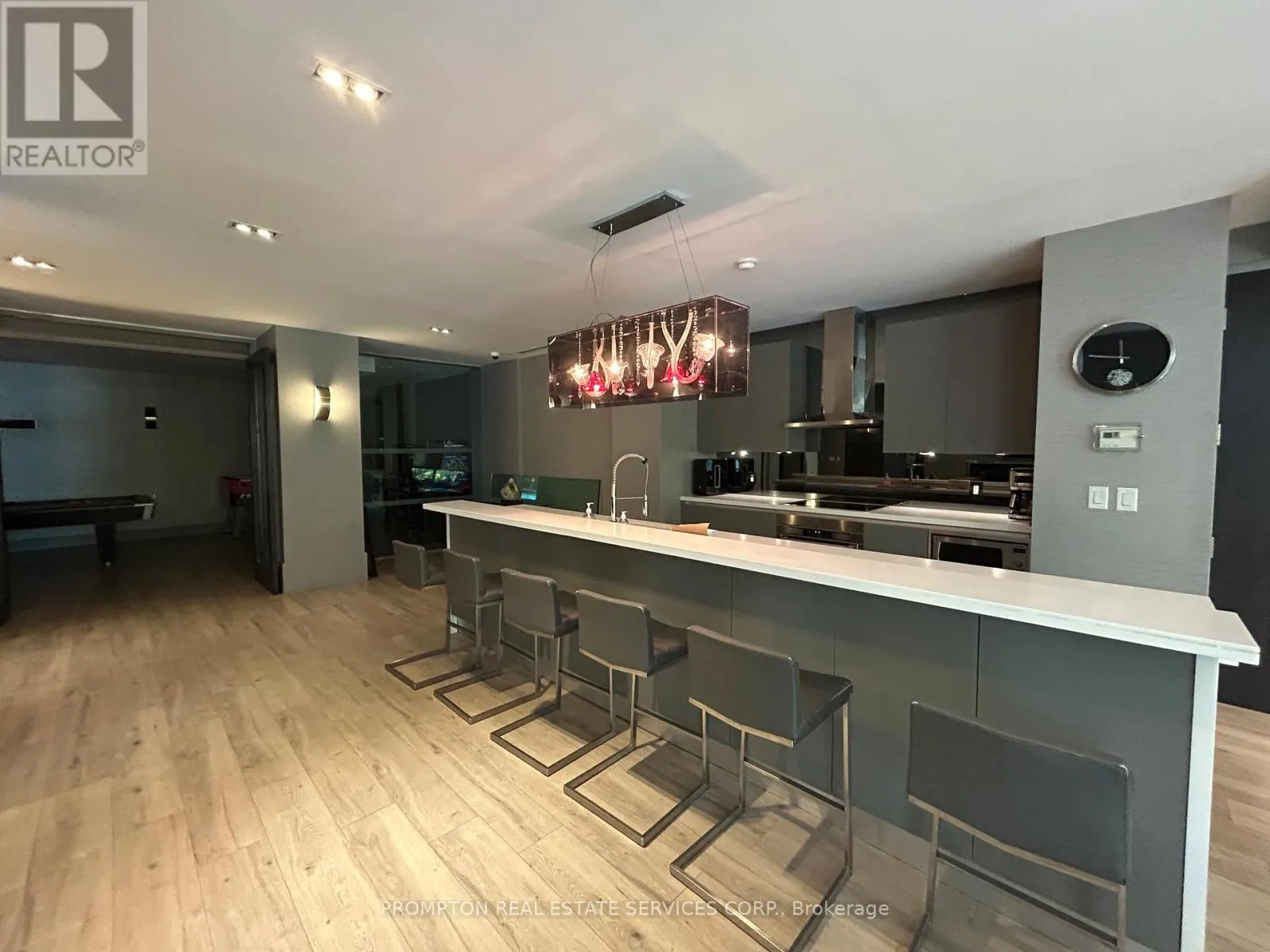 517 - 399 ADELAIDE STREET W