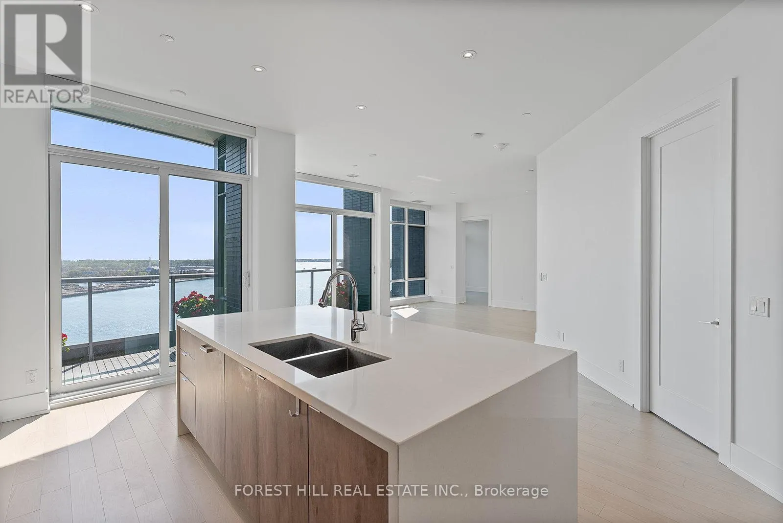 SPH #07 - 1 EDGEWATER DRIVE