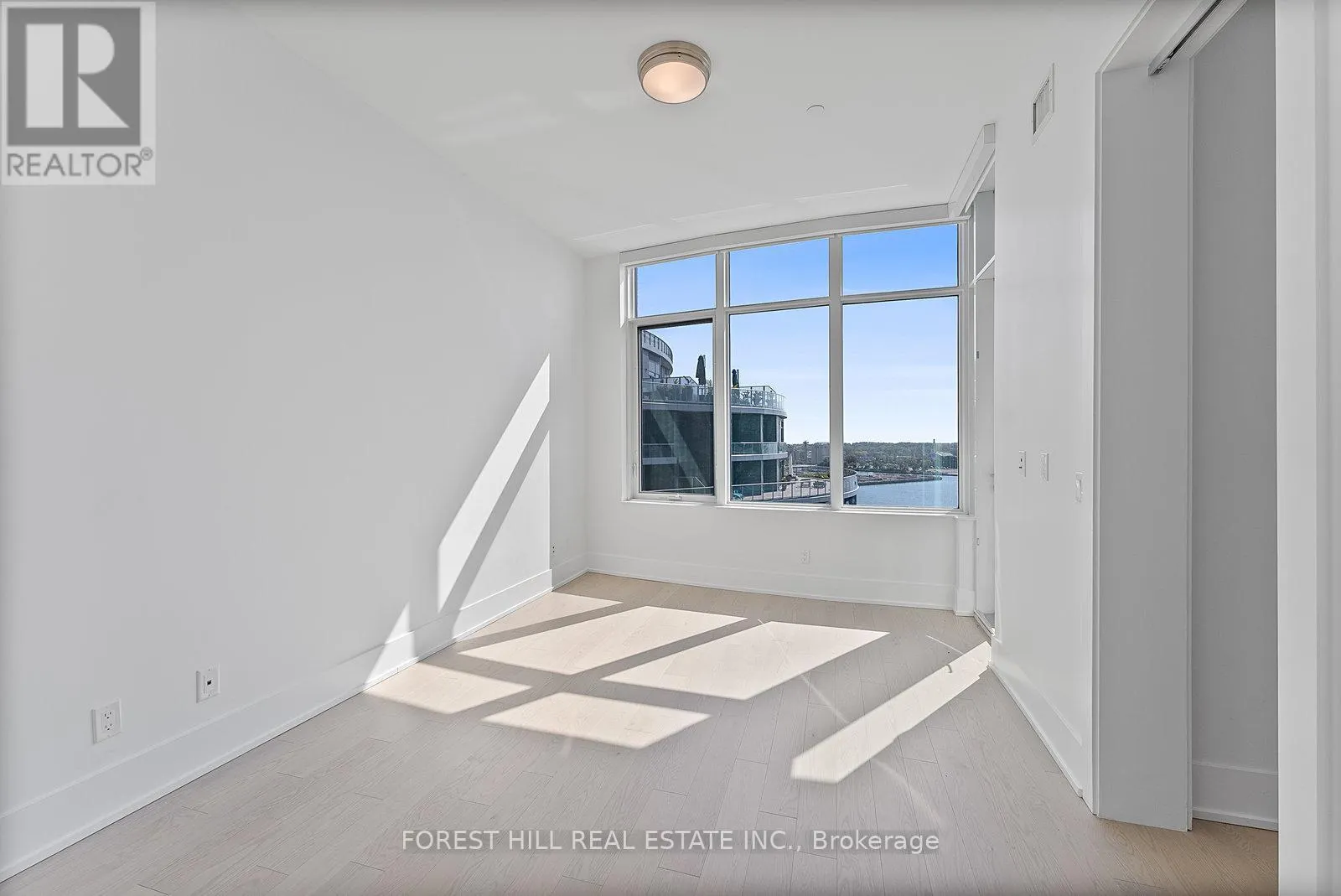 SPH #07 - 1 EDGEWATER DRIVE