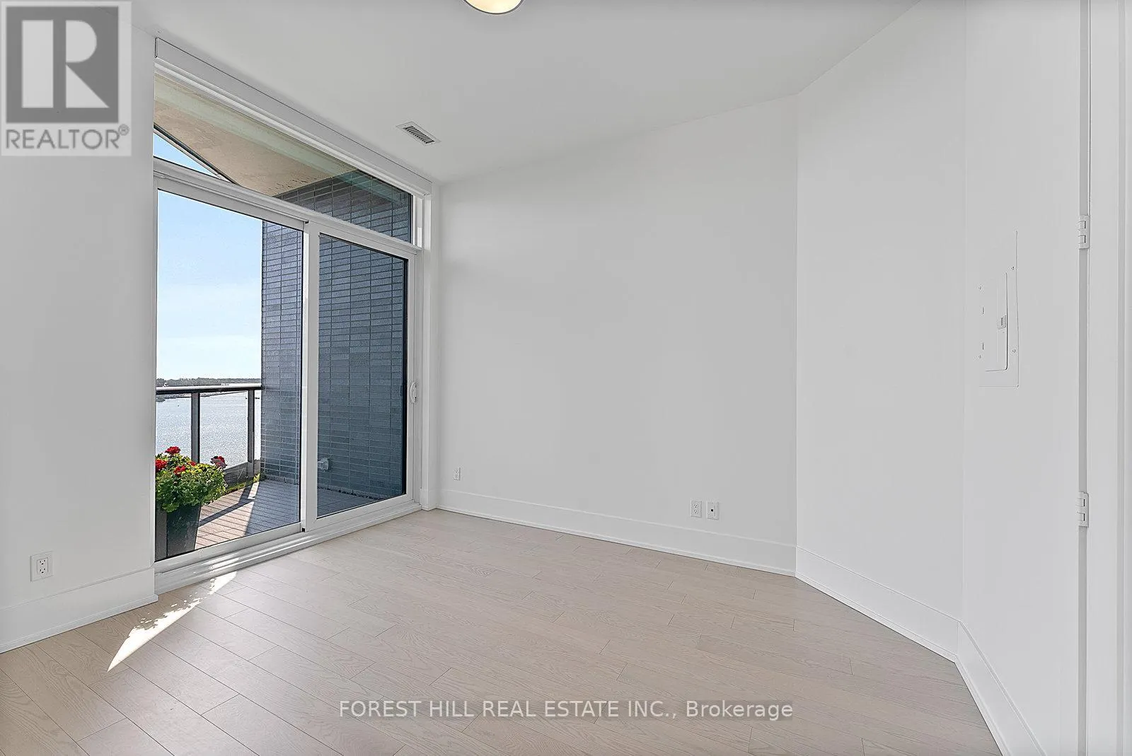 SPH #07 - 1 EDGEWATER DRIVE