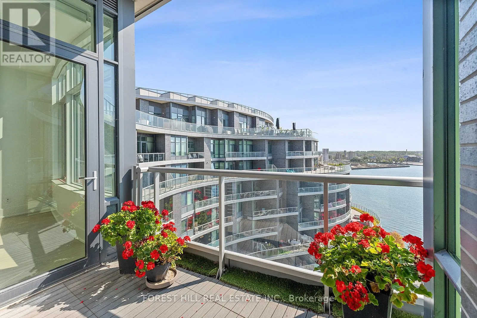 SPH #07 - 1 EDGEWATER DRIVE