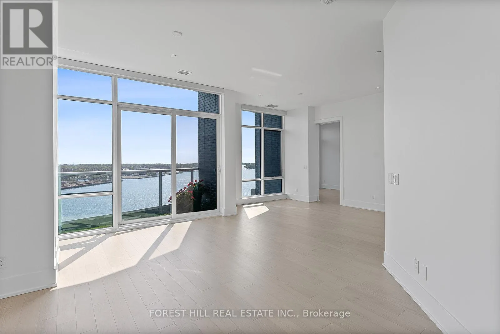 SPH #07 - 1 EDGEWATER DRIVE