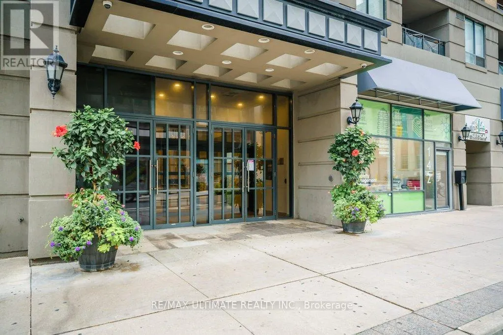 1004 - 140 SIMCOE STREET