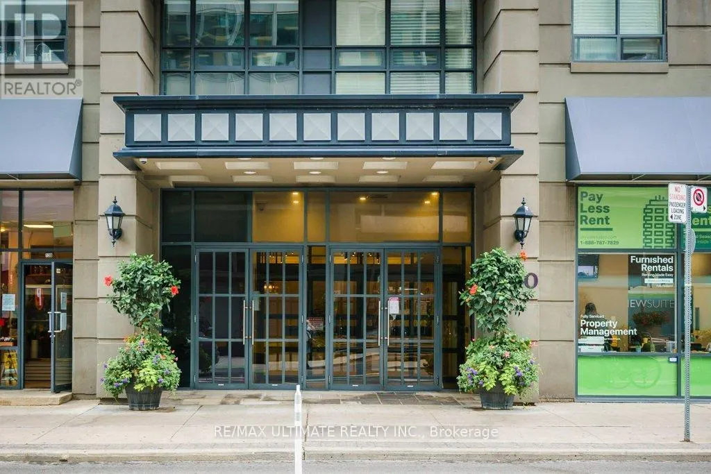 1004 - 140 SIMCOE STREET