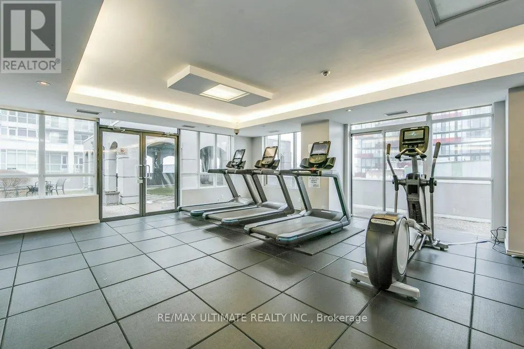 1004 - 140 SIMCOE STREET