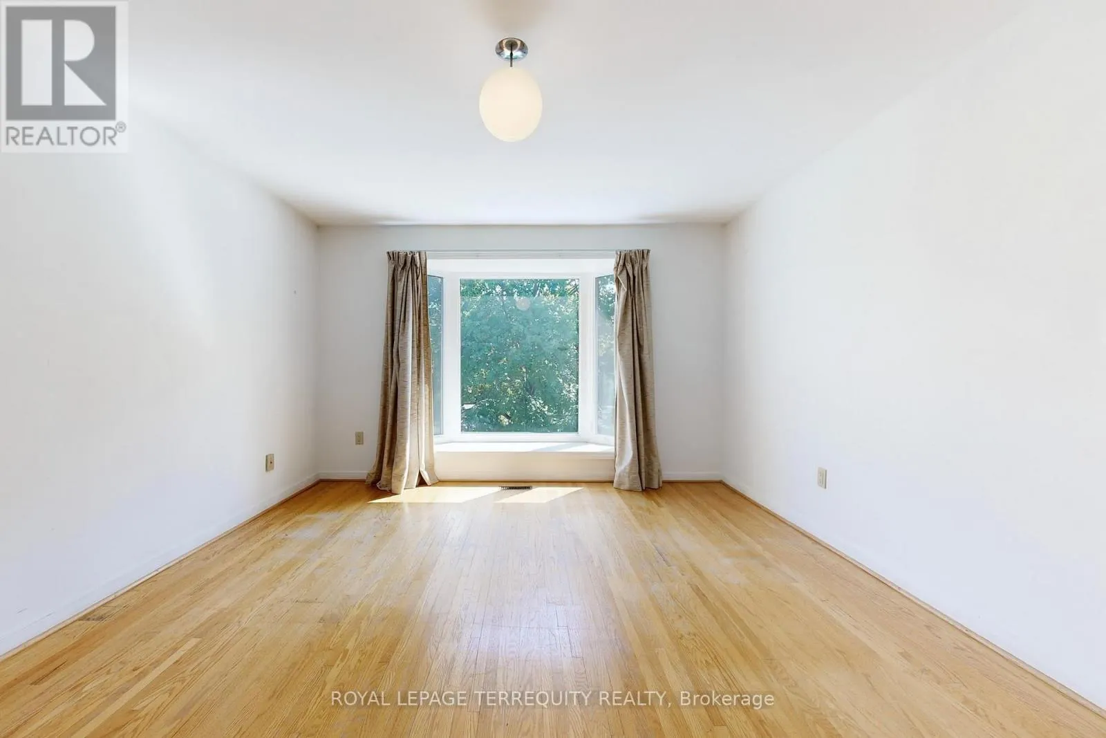 6 TEPEE COURT