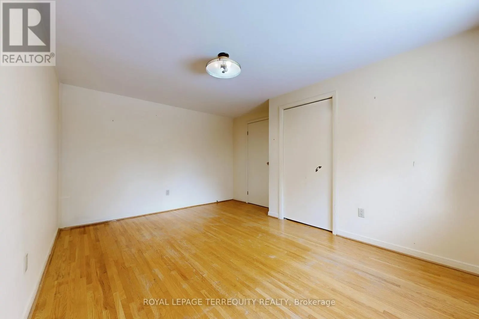 6 TEPEE COURT