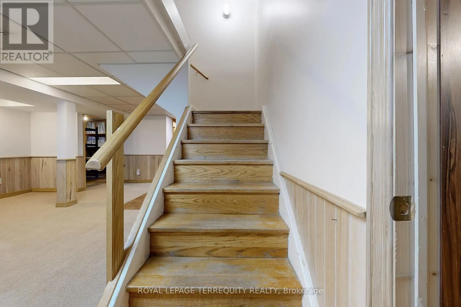 6 TEPEE COURT