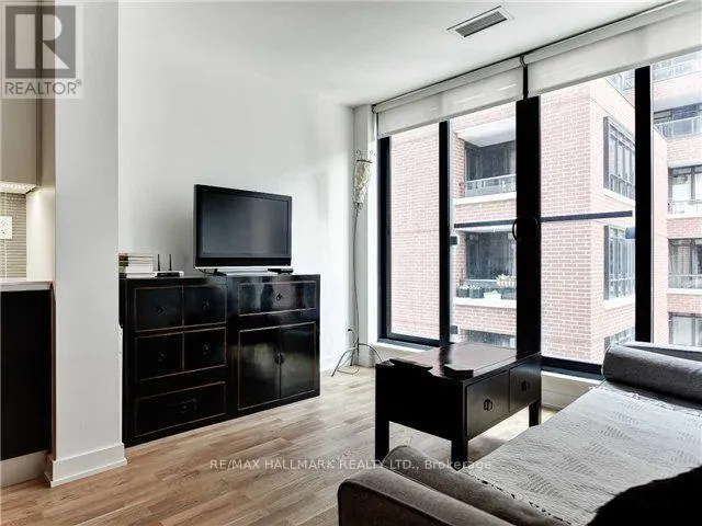 409 - 8 DOVERCOURT ROAD