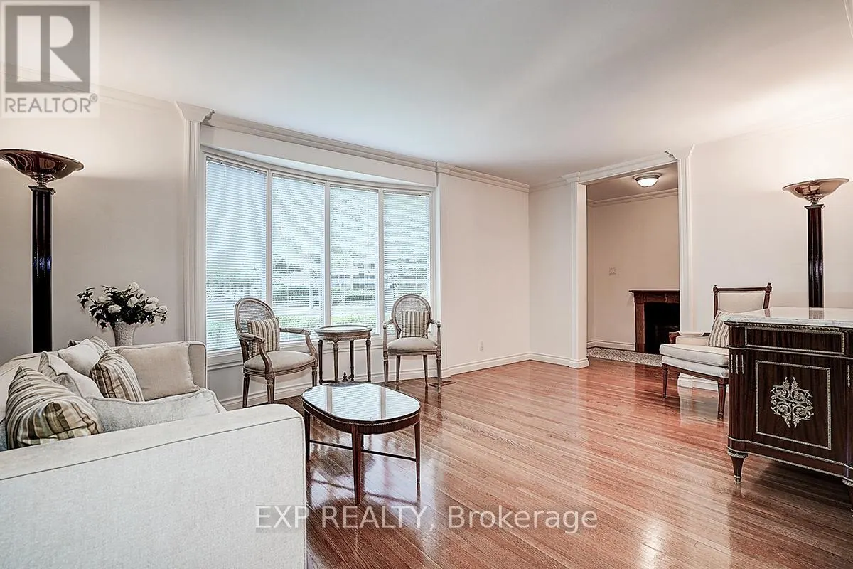 62 KEMPSELL CRESCENT