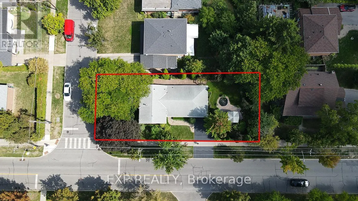 62 KEMPSELL CRESCENT