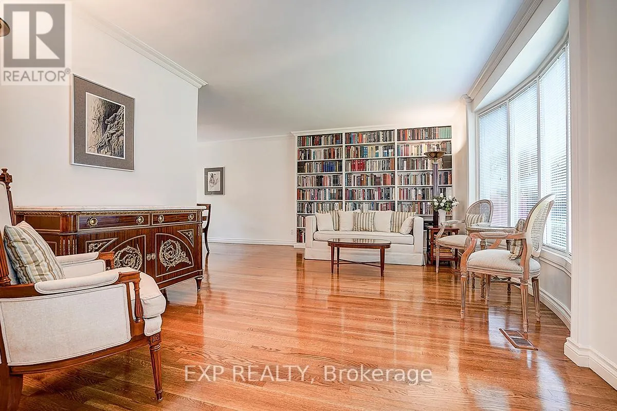 62 KEMPSELL CRESCENT