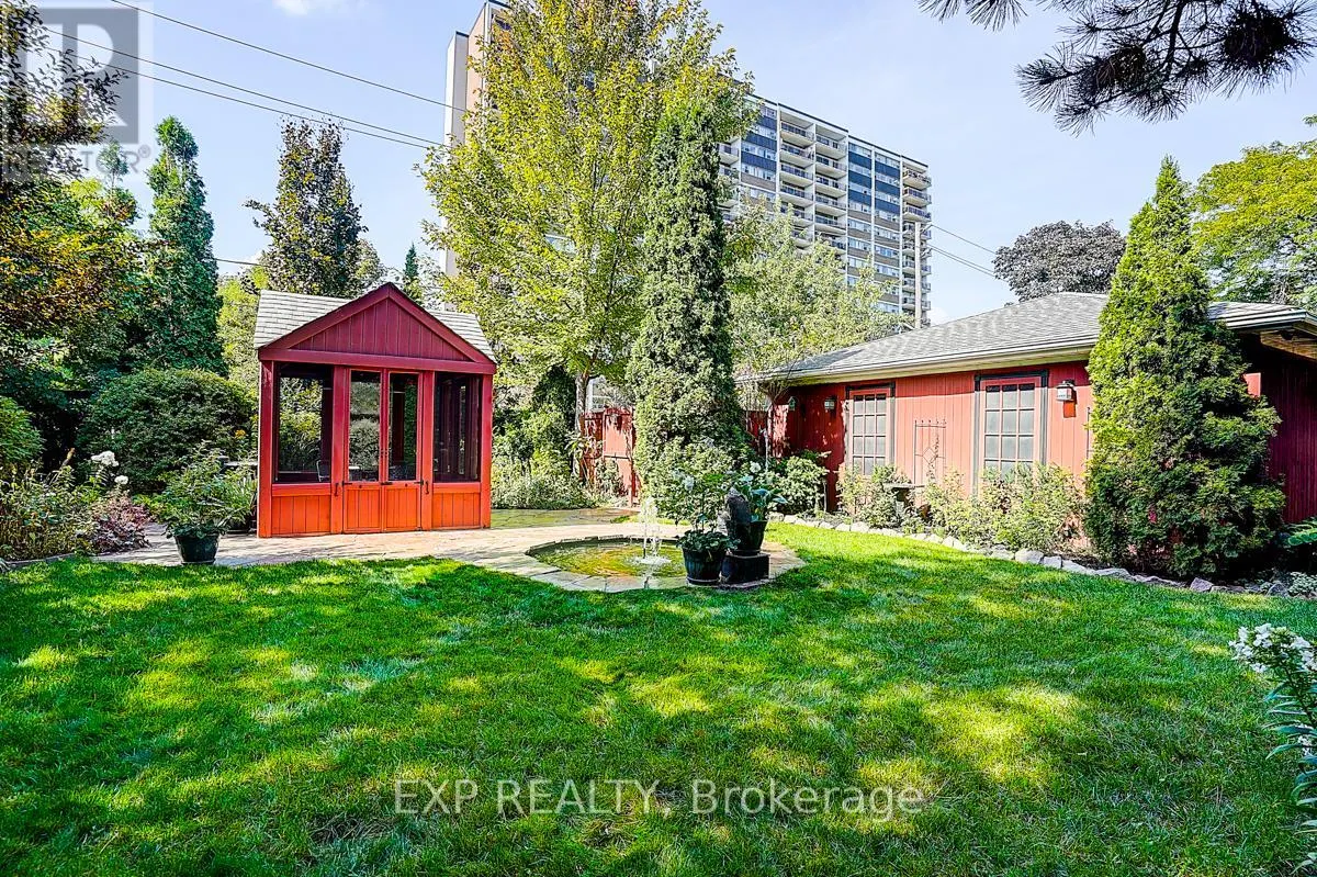 62 KEMPSELL CRESCENT