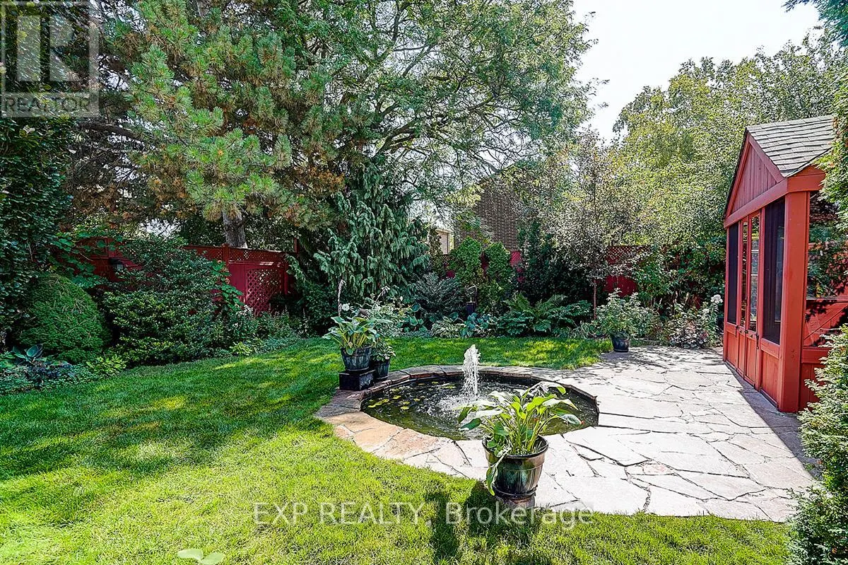 62 KEMPSELL CRESCENT