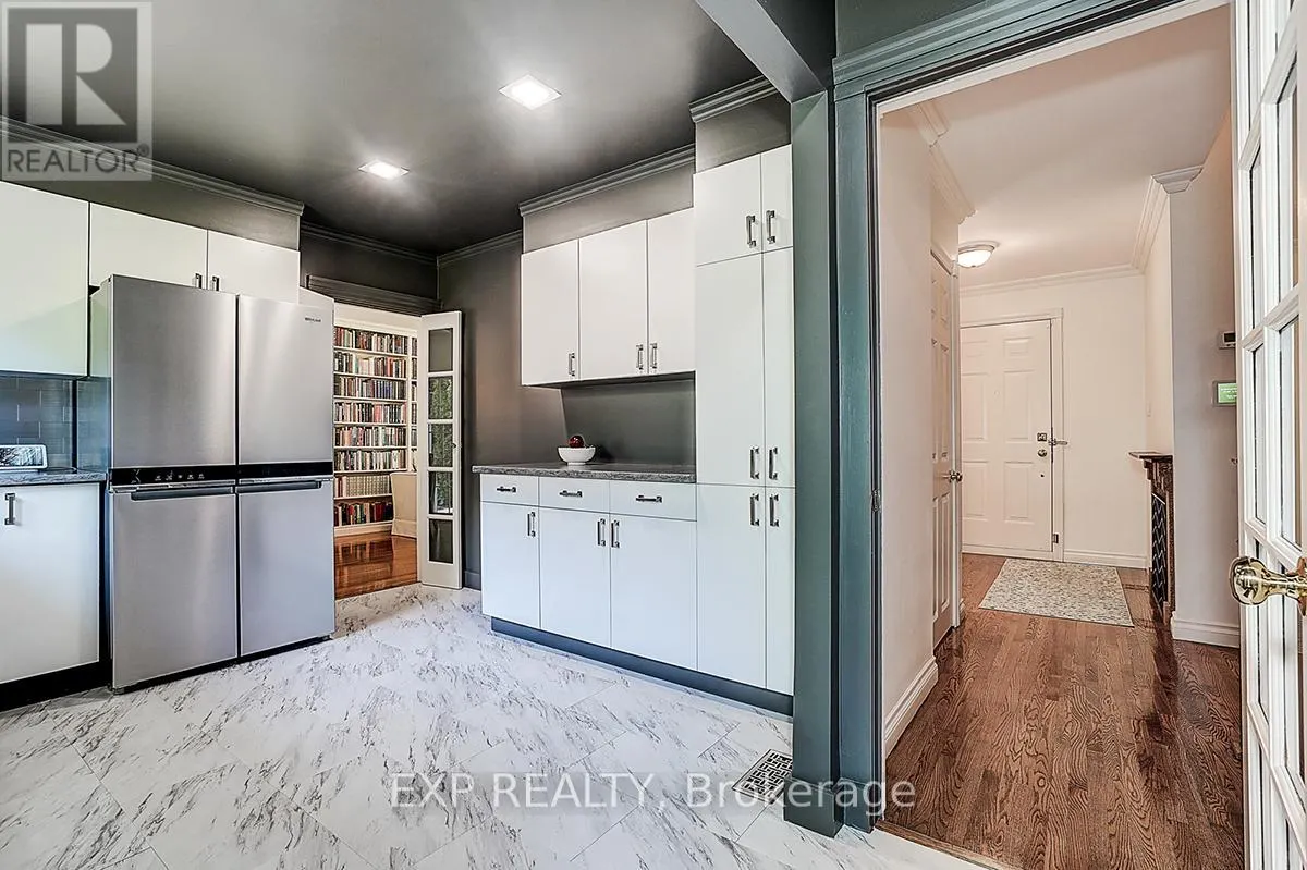 62 KEMPSELL CRESCENT