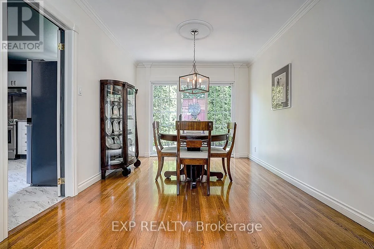 62 KEMPSELL CRESCENT
