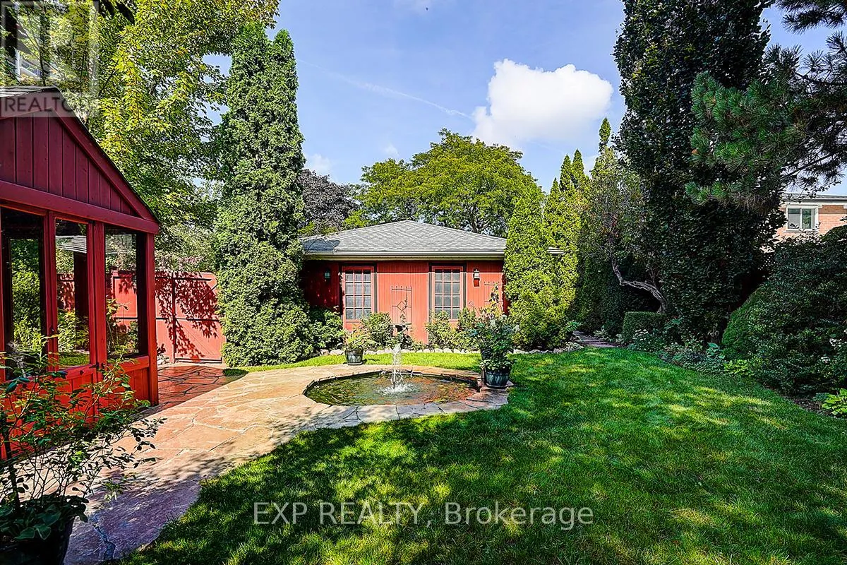62 KEMPSELL CRESCENT