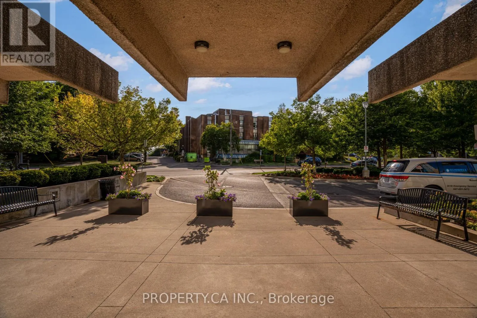 1204 - 75 THE DONWAY WAY W