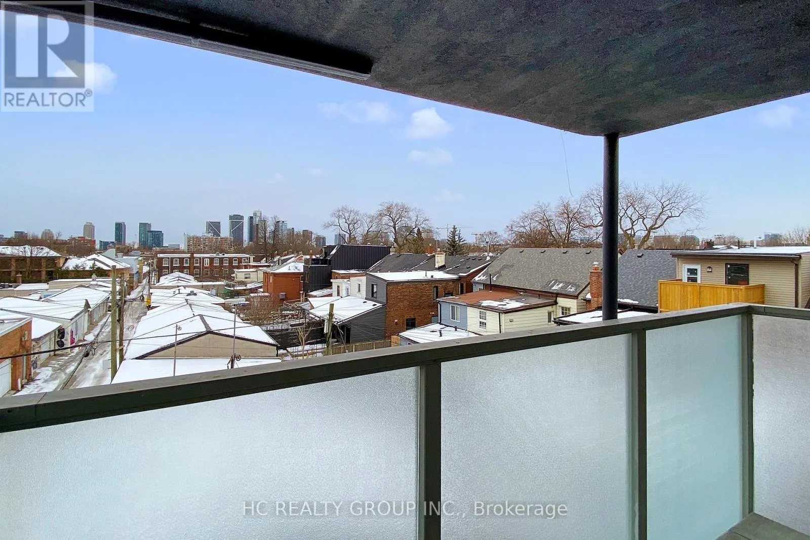 899 DUNDAS STREET W