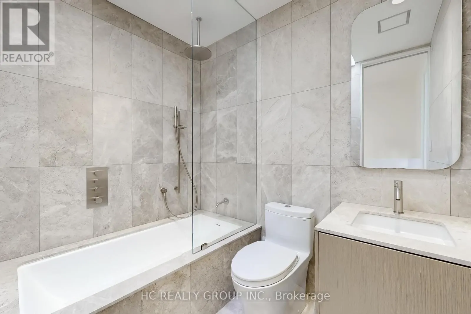 899 DUNDAS STREET W