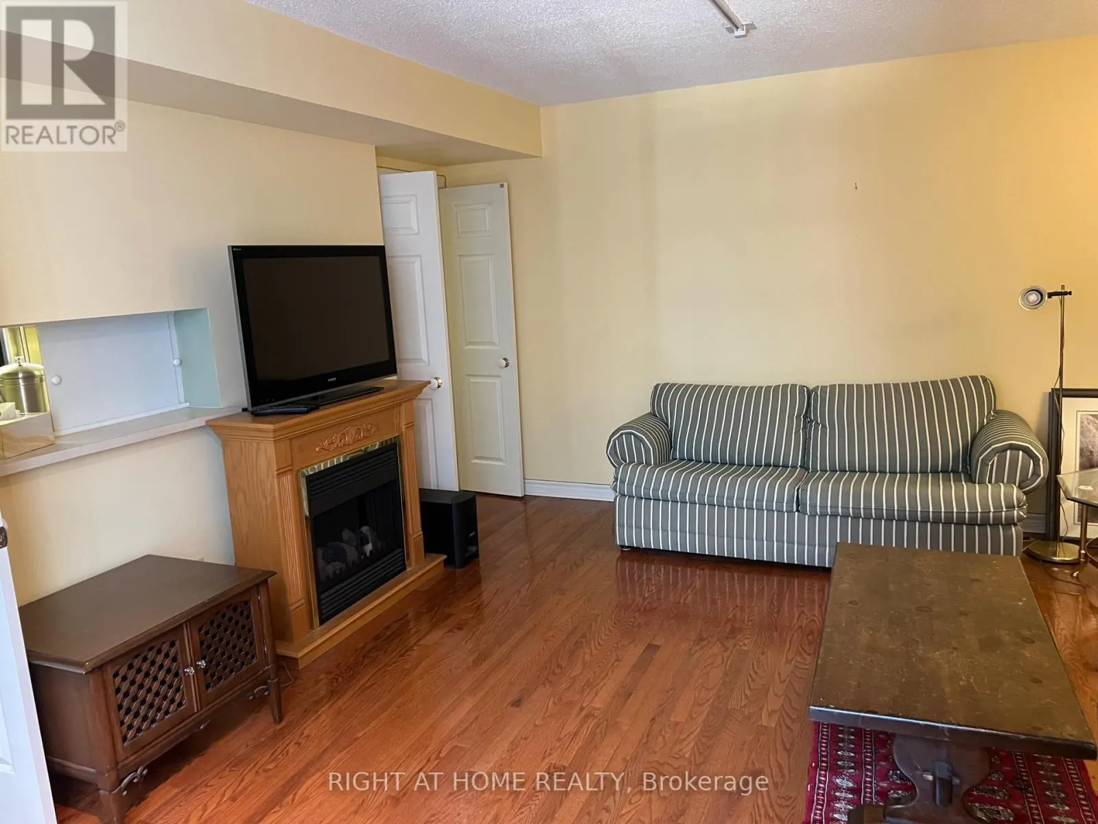 705 - 71 SIMCOE STREET
